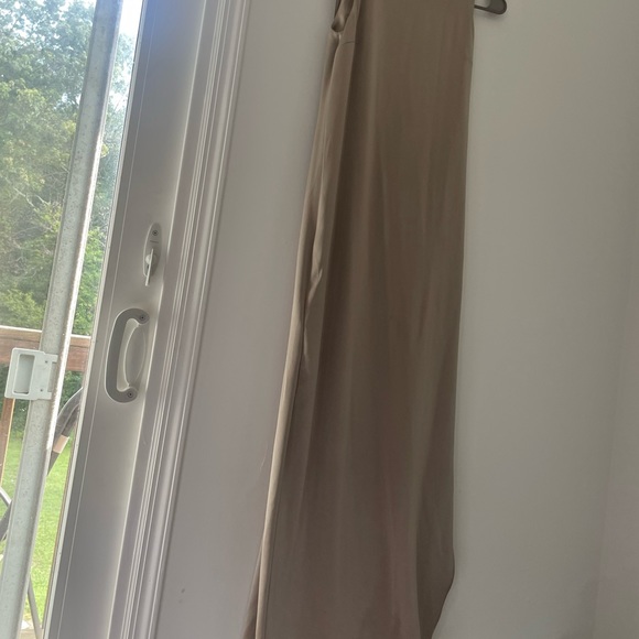 Halston Satin and Crepe beige gown - Picture 9 of 9